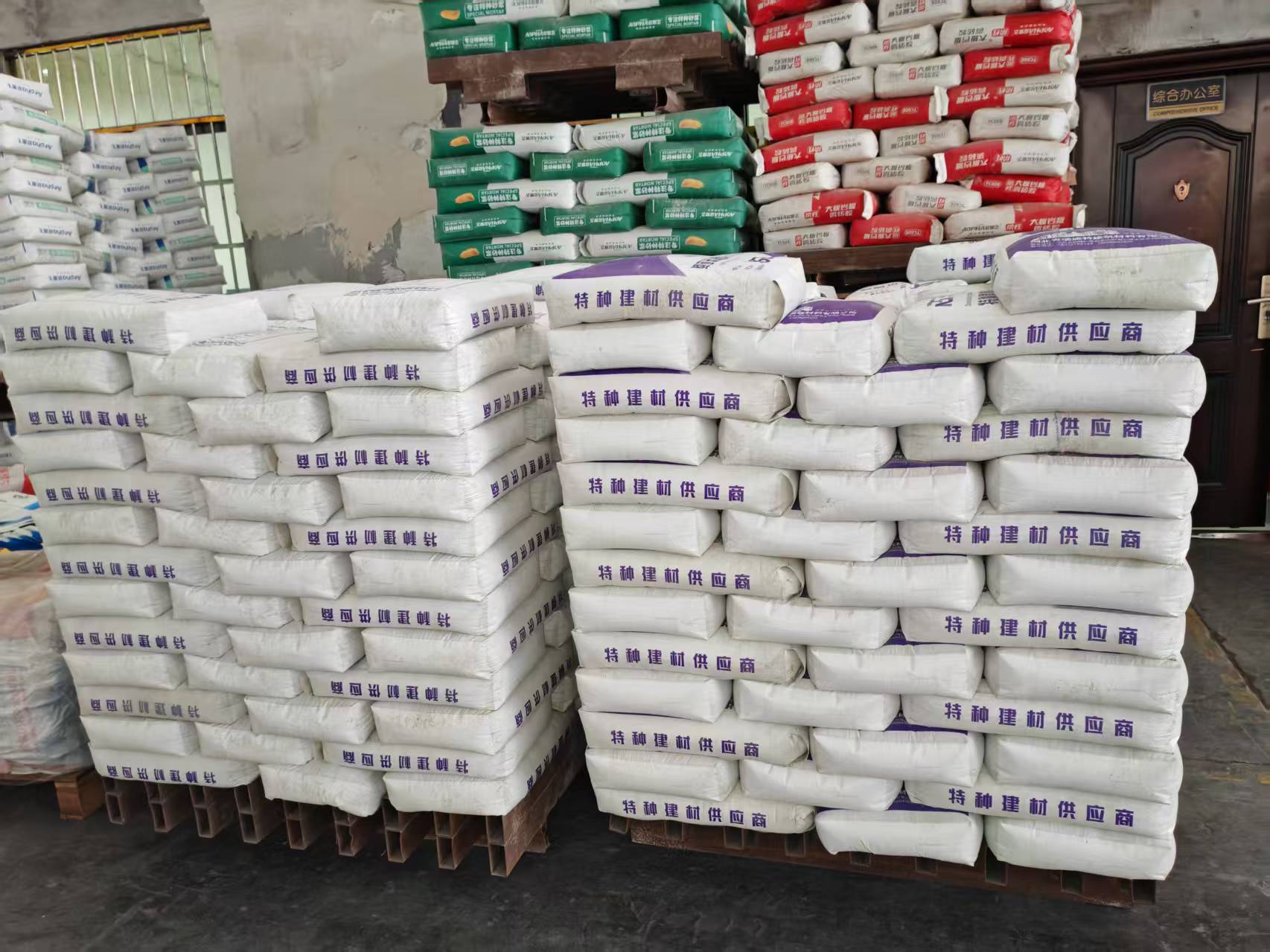 鄂托克前拱顶带模注浆料