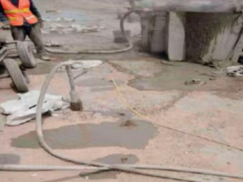 鄂托克前水泥混凝土路面板底注浆技术 路面脱空注浆整治方案